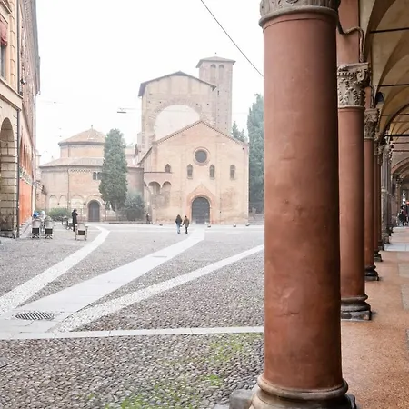 Tra Le Due Torri E Piazza Santo Stefano * 博洛尼亚